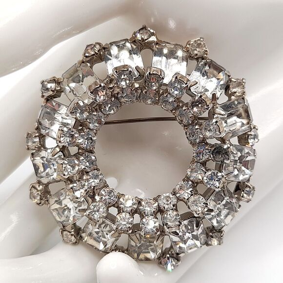 Vintage Clear Rhinestone Wreath Brooch Pin, Wedding Brooch, 2 1/4", 1950s - Picture 2 of 10